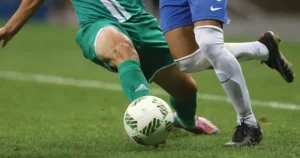 Quy Định Về Bóng Trong Cuộc Và Bóng Ngoài Cuộc Theo Luật FIFA