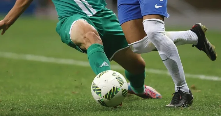 Quy Định Về Bóng Trong Cuộc Và Bóng Ngoài Cuộc Theo Luật FIFA